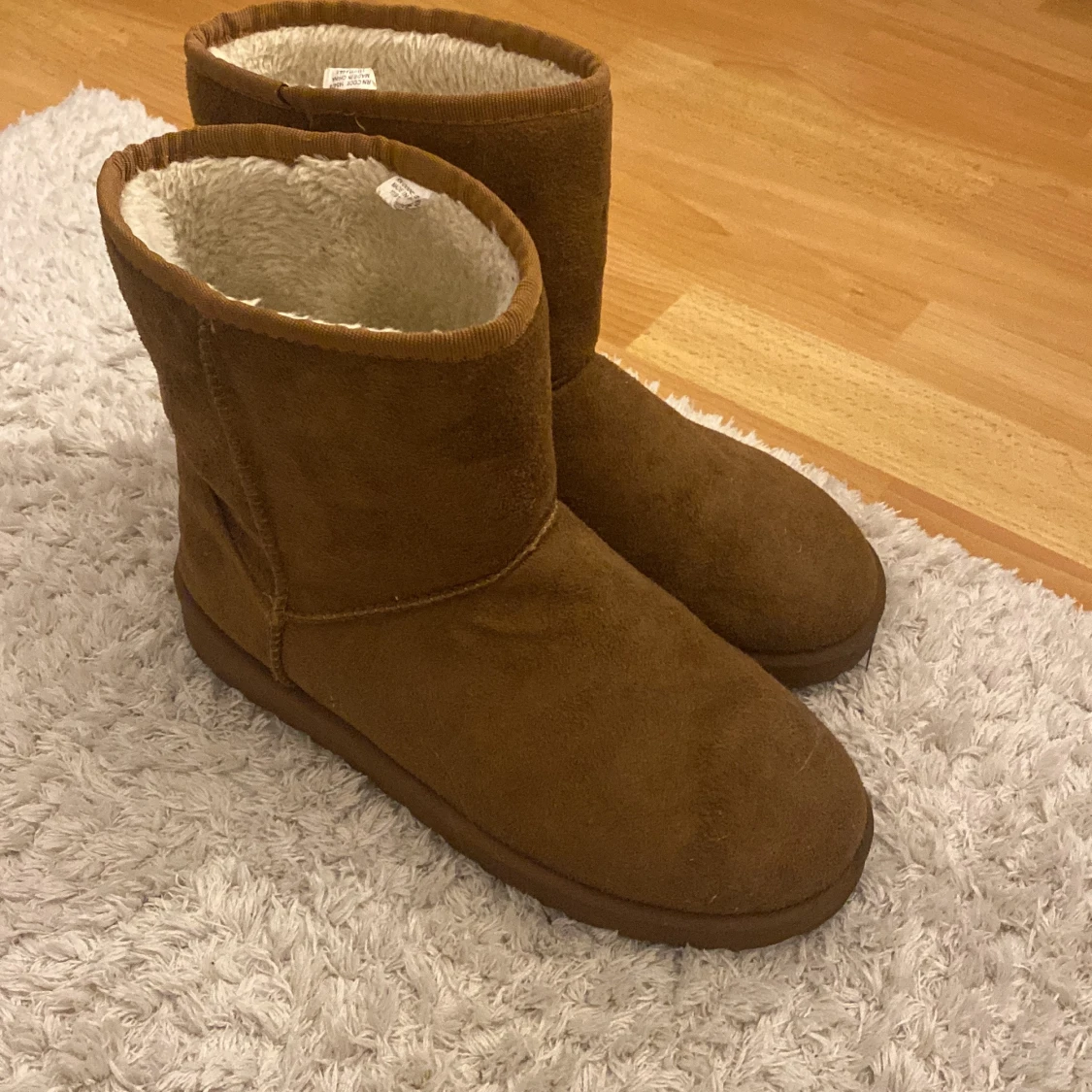 Bruna uggs strl 40