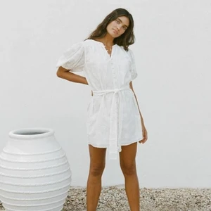 SABO SKIRT klänning - Säljer denna otroligt fina klänning från SABO SKIRT🧡 perfekt för sommaren och studenten men tyvärr för stor för mig! Endast testad! Nypris ca 680 PLUS TULL 🧡