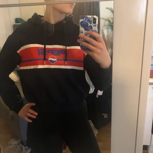 Pepsi hoodie - Pepsi hoodie i oanvänt skick. Superfin 
