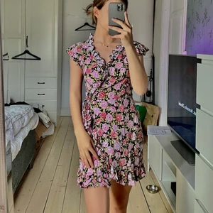 Klänning  - Superfin sommarklänning! Den går omlott💖