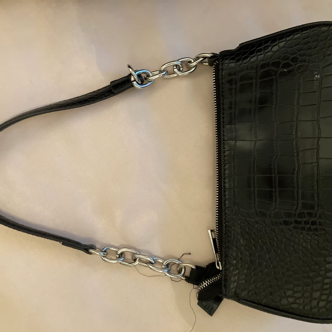 Skinnväska med kedjor - 90