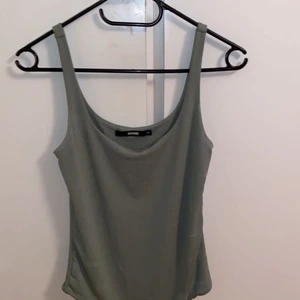 Body-XS - Oanvänd, från bikbok. Köparen betalar frakt