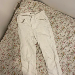 Vita snygga jeans - Vita jeans från gina, aldrig använda