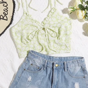 Pastel grön blommigt linne - Cirka en månad gammal, inte använd. Passar formen rätt bra. Priset kan diskuteras 