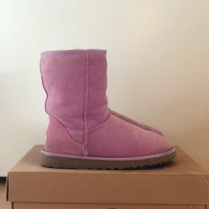 UGG’s classic short - Inköpta i London. Bra skick.