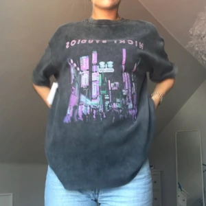 Nicki studios t shirt - En t shirt från Nicki studios x Ginatricot⚡️⚡️ köptes för 300 men har ej använt den så mycket som jag hoppades! Den är alltså som ny💘💘 köparen står för frakt 💛