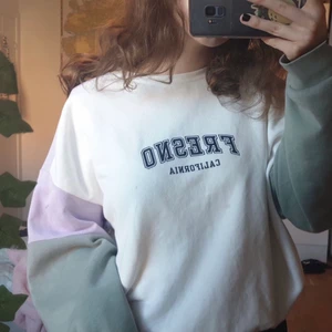 Fresno sweatshirt  - En super mysig nästan oanvänd sweatshirt från hm, om flera är intresserade blir det budgivning, buda mer än 10kr 💕💕