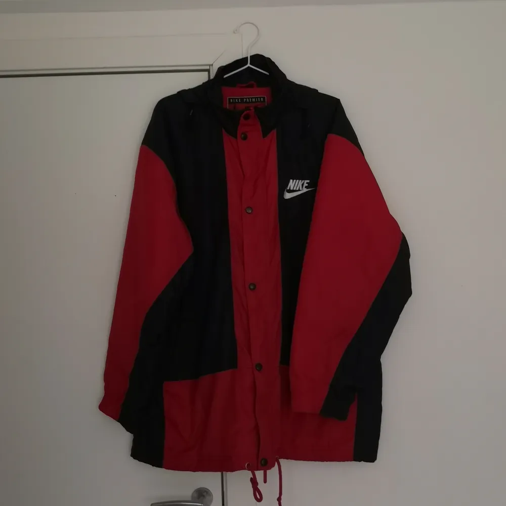 Cond 7/10 used, small flaws not noticable. Size L price: 550kr. Jackor.