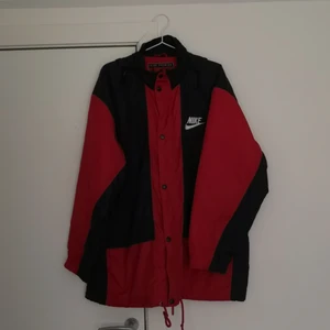 Nike Vintage Jacket  - Cond 7/10 used, small flaws not noticable. Size L price: 550kr