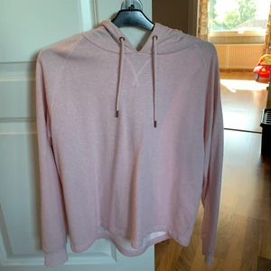 Rosa hoodie - Rosa hoodie från Cubus i storlek S. Nypris: 300kr, bud från 100kr☺️