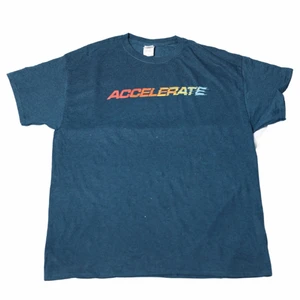 Accelerate- Vintage T-shirt  - En riktigt fin turkos/blå tröja som är perfekt om du vill ha en lite casual streestyle eller om du vill träna i den. Har lite utav en baggy fit fit men går att köra som regular också. Är thriftad.