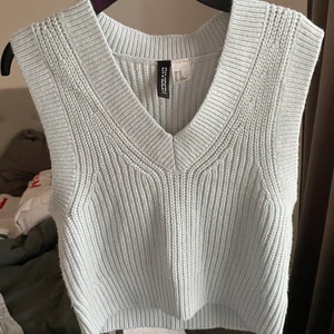 Blå väst - Blå väst, aldrig är använd. (Köparen står för frakten!)