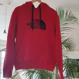 Åkta The North face tröja  - I mycket mycket bra skick och passar xs_ m sitter jätte perfect på kroppen 