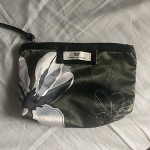 Necessär  - Säljer en helt ny märkes necessär för 59kr+frakt🤩