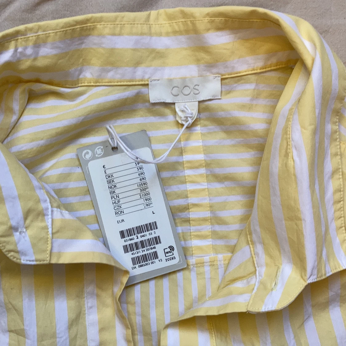 Oanvänd skjorta från COS - 90