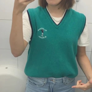 Väst  - Köpte här på Plick för ungefär 1 år sedan, använt ksk 3 ggr och tänkte sälja den till någon som kan ha mer användning av den! Köpt för 160 + frakt så det blev över 230. Säljer för 190 med inkluderad frakt. 