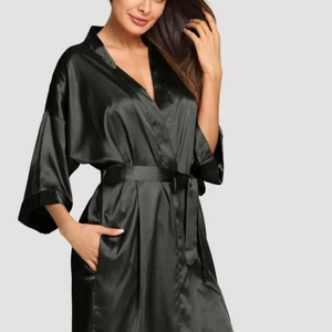 Svart morgonrock  - En svart morgonrock med knytband från shein i storlek S. Endast använd en gång. 120 kr + frakt. Dm för mer bilder och info