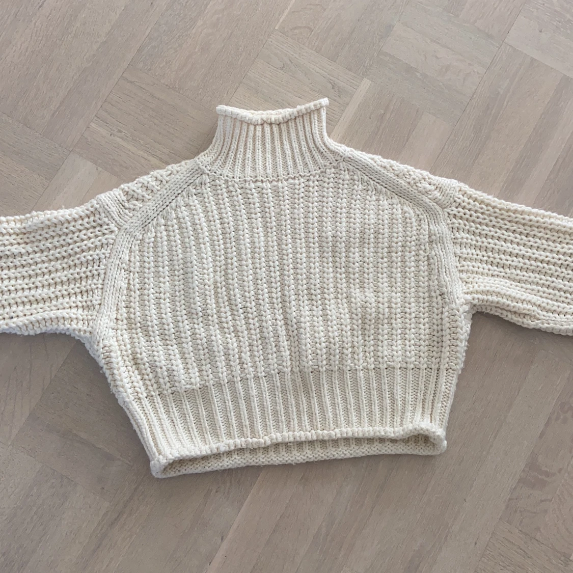Stickad tröja🤍