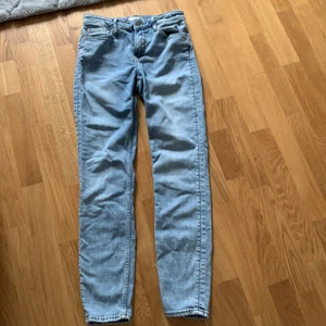Jeans storlek 36 - De är för små för mig så kan inte sätta på mig de 