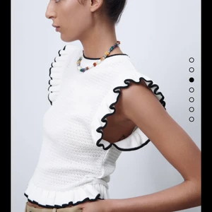 Söt topp från Zara - Nästan oanvänd jättesöt topp från Zara🤍✨👼🏼skriv gärna för fler bilder💕