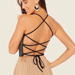 Svart topp i satin, st S! Oanvänd  - Svart satin topp i fint material. Helt oanvänd i st S. 