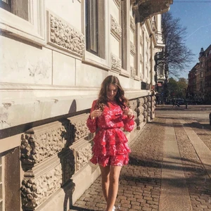 Klänning  - Fin röda klänningen, från Gina tricot storlek 34