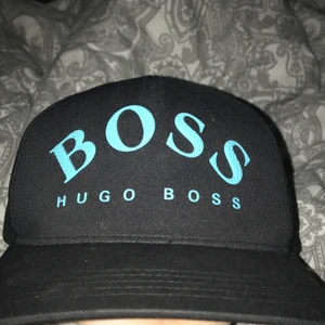 Hugo boss - Säljer nu min äkta Hugo boss keps för använder den inte och behöver pengar de är inget fel på den ☺️
