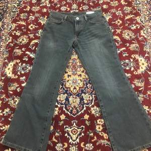 Mörk grå bout cut jeans/straight leg jeans, Low waist/mid waist, från ASOS. Aldrig använt