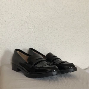 Skor - Svarta loafers fråm zara. Storlek 39. Oanvända.