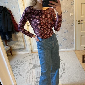 Långärmad tröja - Superfin långärmad tröja från H&M i storlek 36! Endast använd ett fåtal gånger🌸