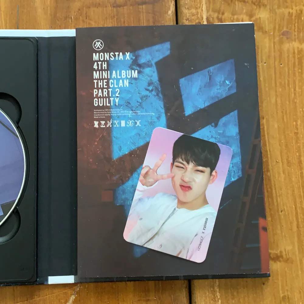 monsta x bundle! the clan pt. 1 & 2, ett photocard fattas tyvärr därför lägre pris. båda för 200 eller ett o ett!. Övrigt.