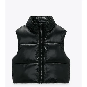 Väst zara - Intressekoll på denna västen ifrån zara som är helt slutsåld på hemsidan! St xs sitter perfekt, helt ny och oanvänd. Budgivning i kommentarerna!!💕💕