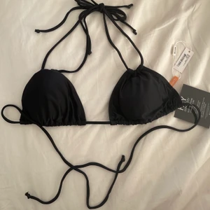 Bikini - En överdel jag köpte som va för liten för mig tyvärr. Bara provat den och lappen sitter kvar. Köpt från Nelly. Priset kan även diskuteras. För mer information skriv gärna privat💛💛