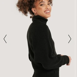 Stickad tröja i storlek xs - Stickad tröja från NAKD i storlek xs, men skulle säga att den passar även större storlekar. Polokrage som man själv kan vika hur man vill ha den. 