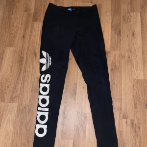 Adidas träningsbyxor - Sköna träningsbyxor!