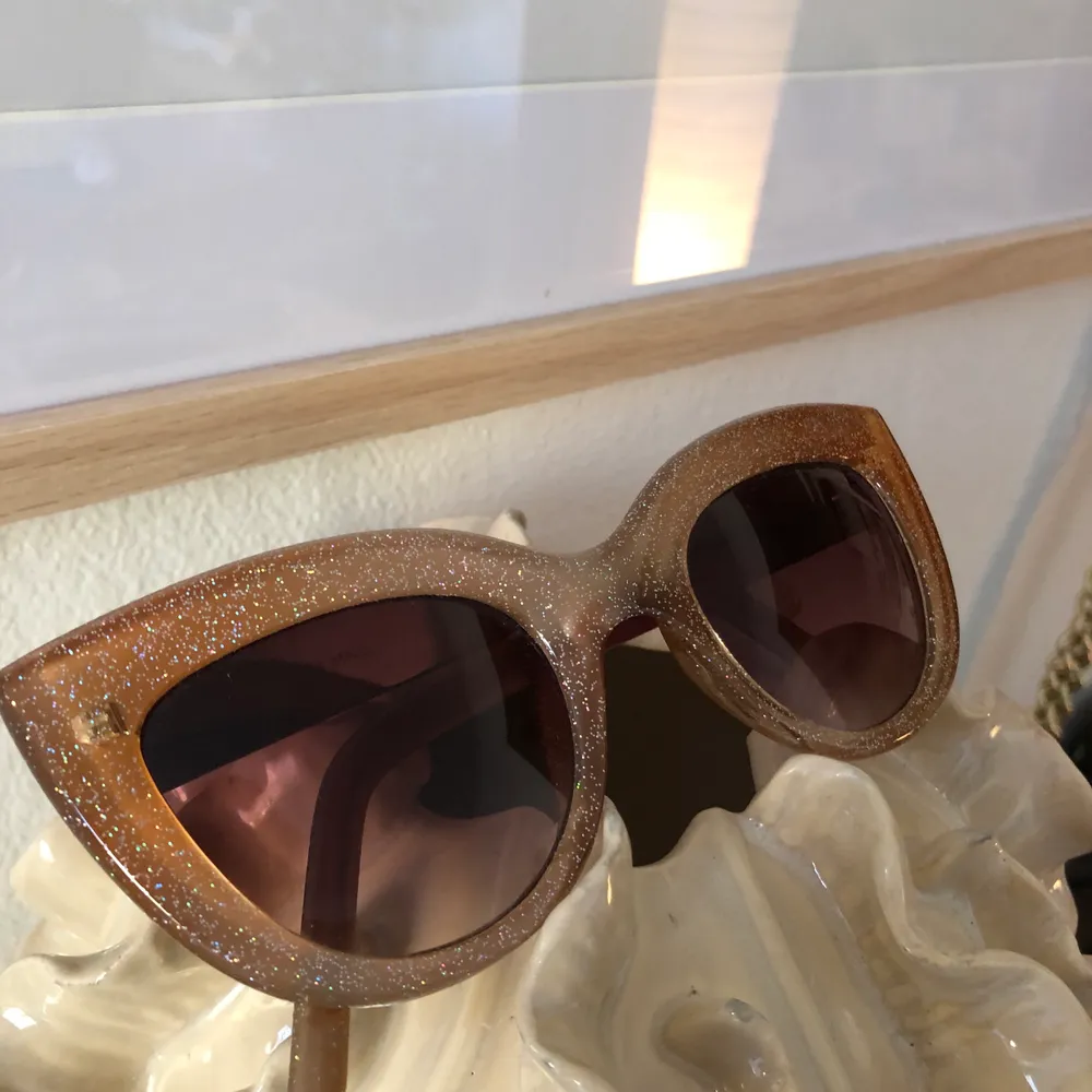 Superfina solglasögon från Mango 💘 . Accessoarer.