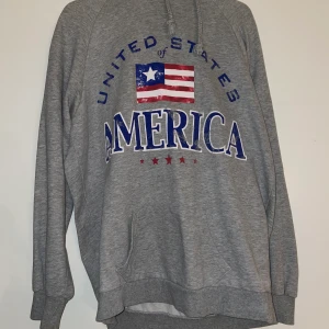 Hoodie - Hoodie i bra kvalité! Passar även de som har storlek S