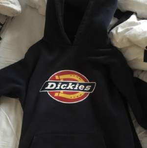 En dickies tröja i storlek M. Inga hål/fläckar        Säljs för 299 ordinarie pris är 599