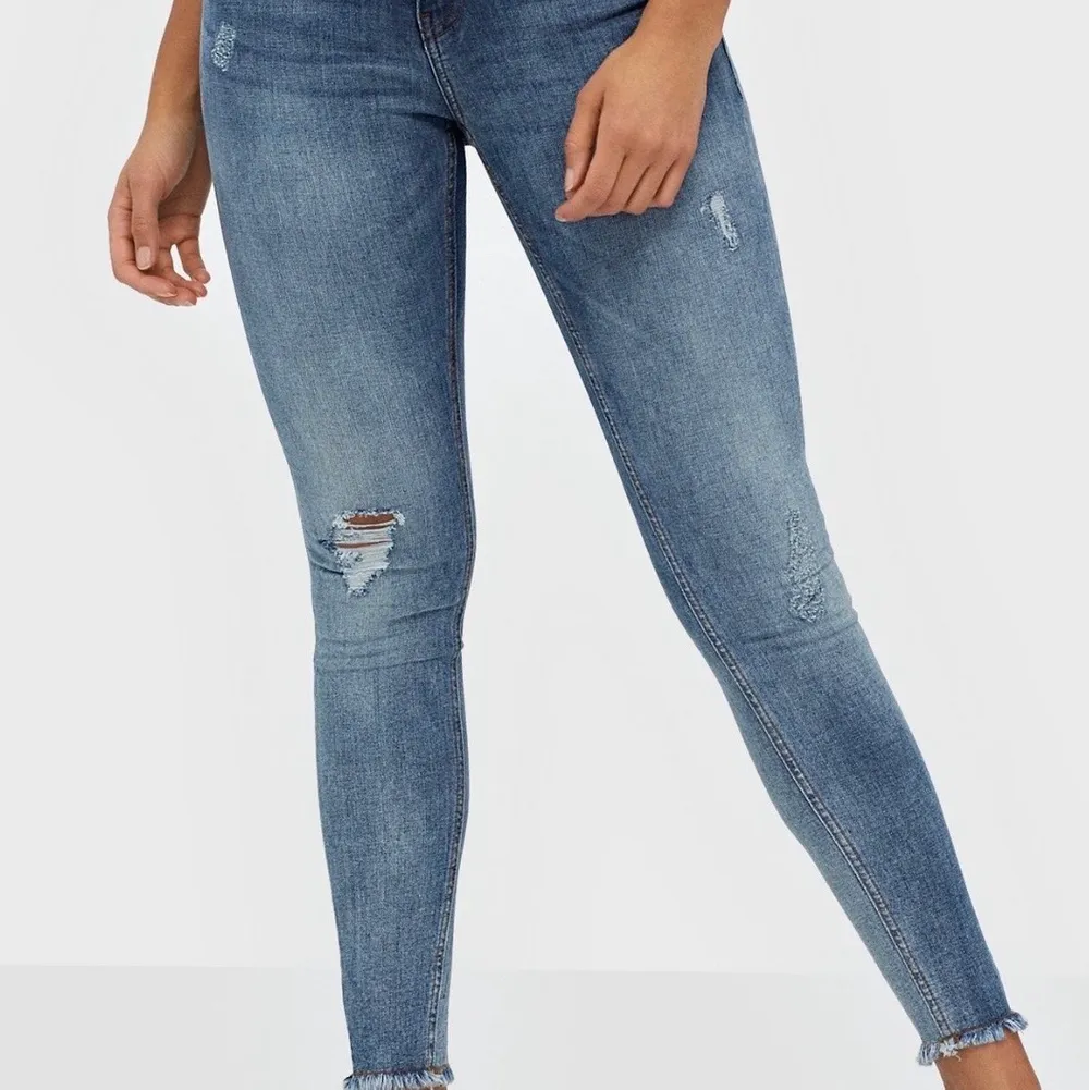 fina jeans, me fina slits och tajta.. Jeans & Byxor.