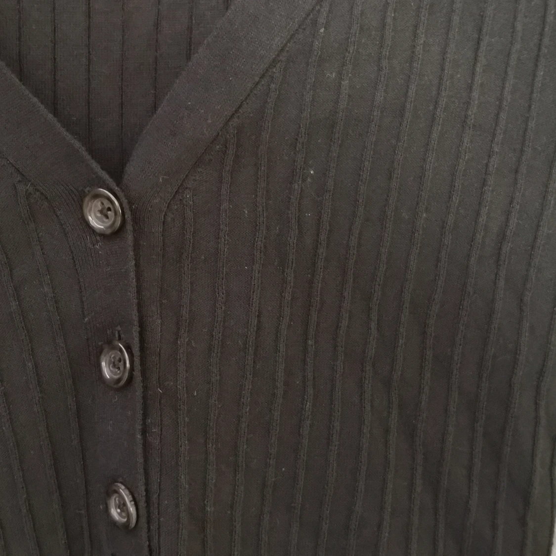 Ribbad topp med knappar  - 91