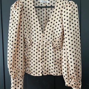 Prickig blus - Sitter så fint på kroppen!