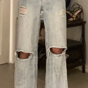 Jeanse från shein - Köpte dessa jeans nyss från Shein men passade inte så bra , använt dem 1-2 gånger och det är i storlek S. Jag är 163 cm lång 