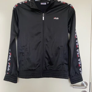 fila tröja, strl xs - mycket fint skick. äkta
