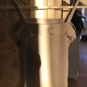 Vintage Calvin Klein linne  - Fint vintage Calvin Klein linne i bra skick. Skriv privat för fler bilder.                                                         Frakt är ej inkluderat🤍