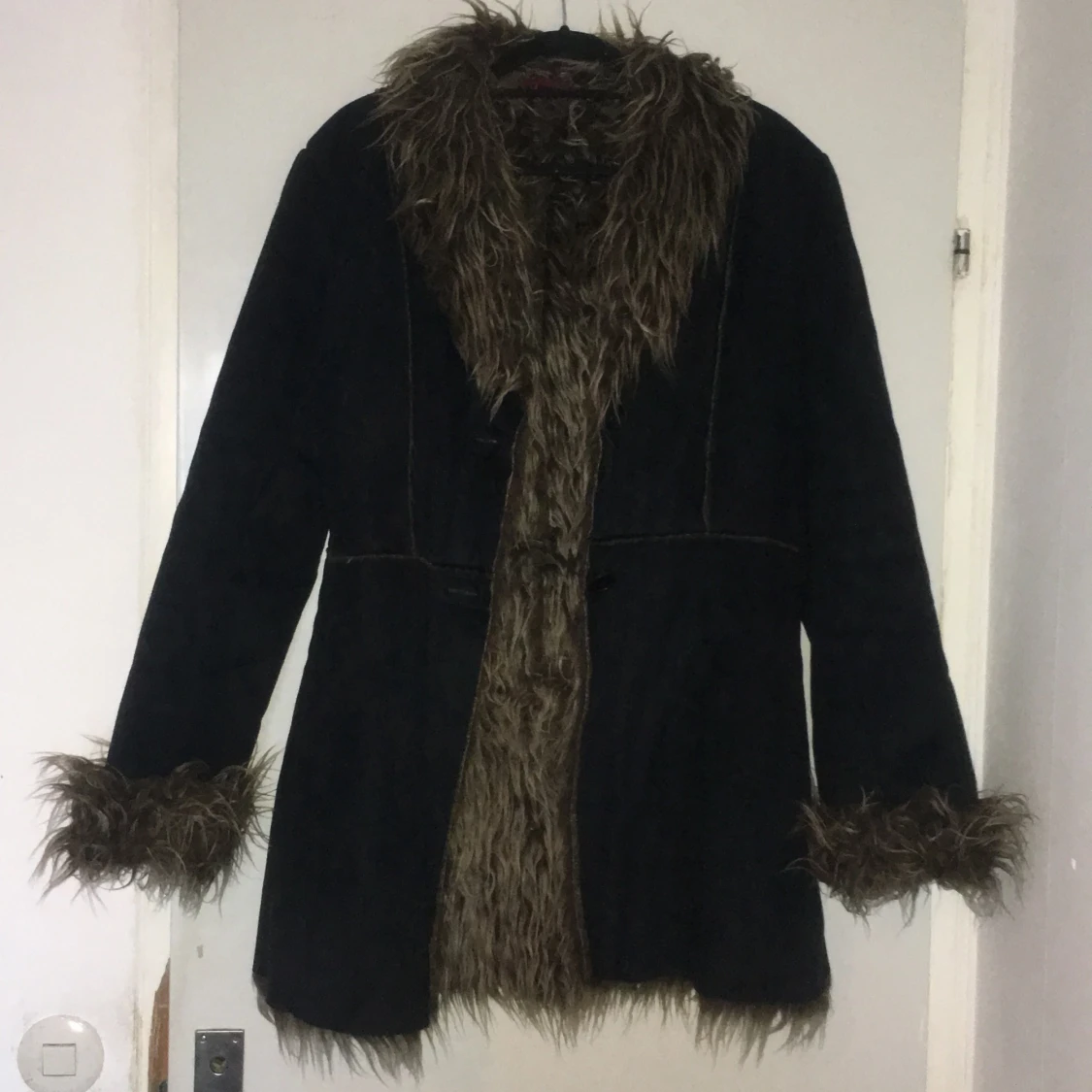 Kappa med fejkpäls - 90