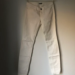 Vita jeans Hunkydory  - Jeans i 100% bomull, strl 28. Aldrig använda 