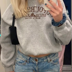 Grå sweatshirt - As mysig och jätte söt😩🥰🔥 bra skick!