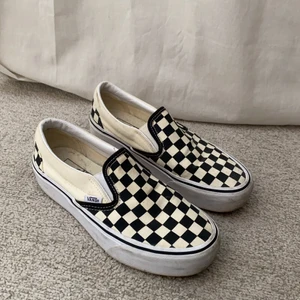 Vans  - Säljer dessa skor från vans! Frakt tillkommer 