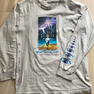 Primitive tröja - Snygg Primitive tröja köpt på hollywood i storlek small. Använt den fåtal gångar så den är i gott skick. Köpare står för frakt. Nypris: 800kr👍