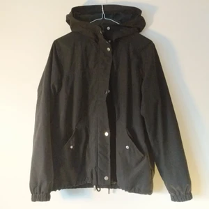 Jacka - Tunnare jacka till vår/sommar/höst. 